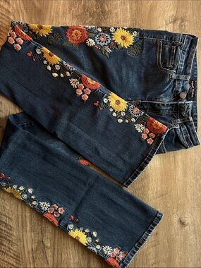 Ashley Mason Dark Blue Straight-Leg Jeans with Floral Embroidery
